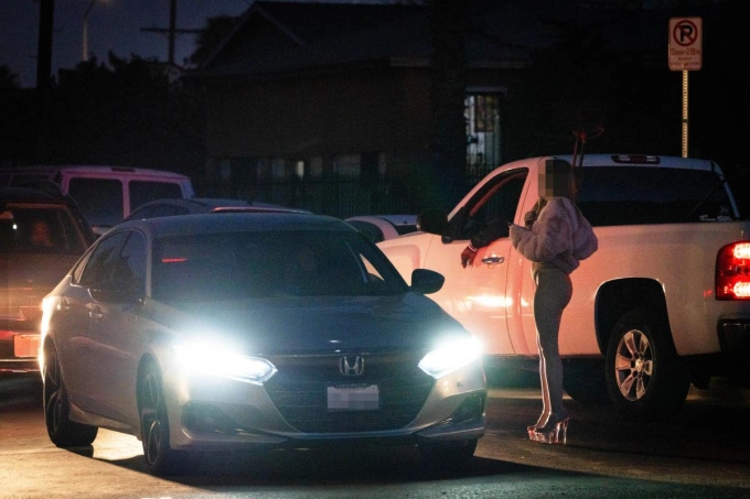 Gái mại dâm tại khu đèn đỏ The Blade. Ảnh: California Post