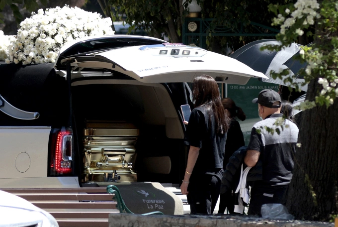 Quan tài mạ vàng của trùm ma túy Nemesio El Mencho Oseguera tại nghĩa trang Recinto de la Paz ở Zapopan, bang Jalisco, Mexico ngày 2/3. Ảnh: AFP