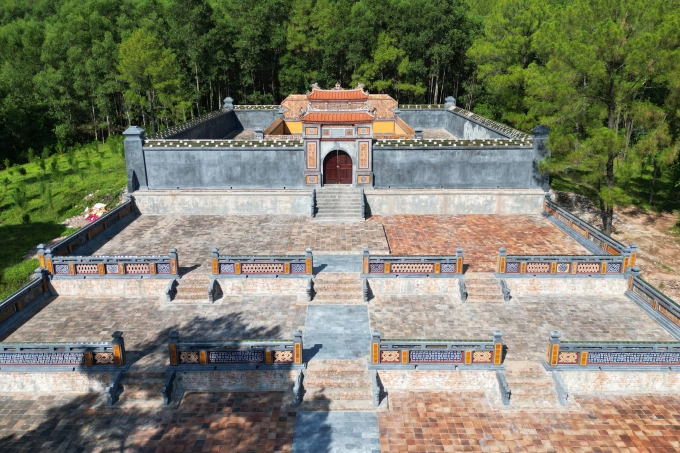 Lăng hoàng thái hậu Từ Dụ, vợ vua Thiệu Trị sau khi trùng tu, chưa dựng nhà rường trái phép. Ảnh: Võ Thạnh