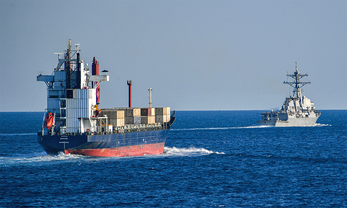 Cách Iran có thể thách thức tàu chiến Mỹ ở Eo biển Hormuz