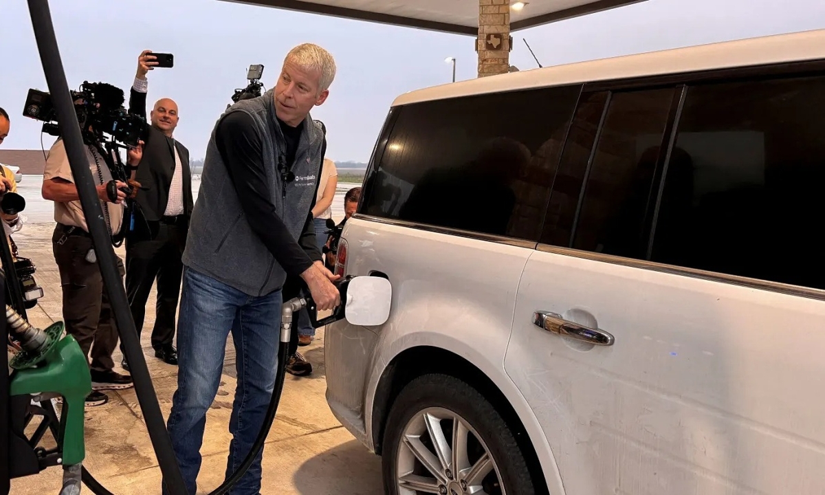 Mỹ nêu kế hoạch giải tỏa Eo biển Hormuz để giảm giá xăng dầu