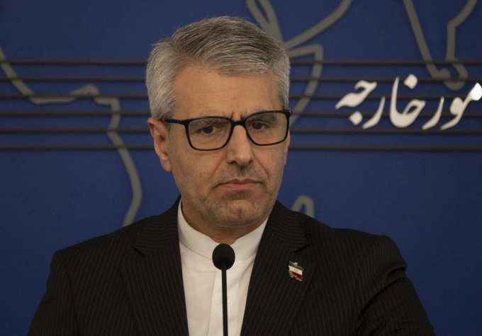 Phát ngôn viên Bộ Ngoại giao Iran Esmaeil Baghaei tại cuộc họp báo ở Tehran tháng 12/2025. Ảnh: AFP