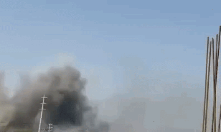 Khoảnh khắc tên lửa tấn công căn cứ Iran nằm cạnh trường tiểu học