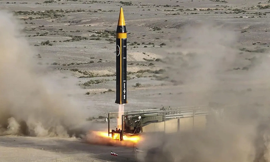 Iran tuyên bố chuyển sang tập kích bằng tên lửa mang đầu đạn trên một tấn