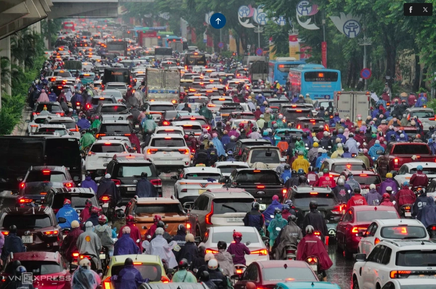 Rào chắn hơn 1,2 km đường Nguyễn Trãi để xây cống chống ngập