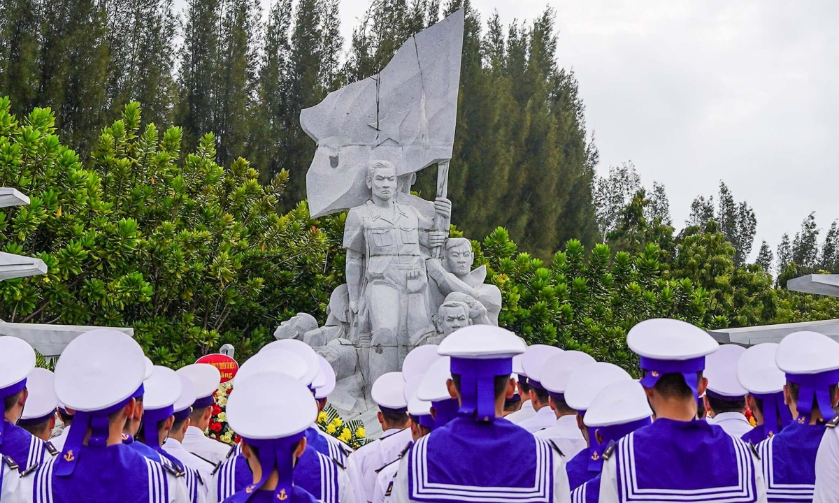 Tưởng niệm 64 liệt sĩ hy sinh bảo vệ Gạc Ma