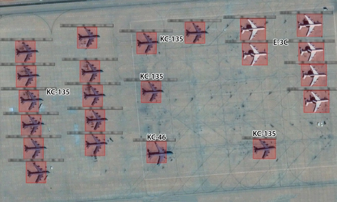 Máy bay Mỹ tại một trong các bãi đỗ ở căn cứ Prince Sultan trong ảnh vệ tinh chụp ngày 23/2. Ảnh: Mizar Vision