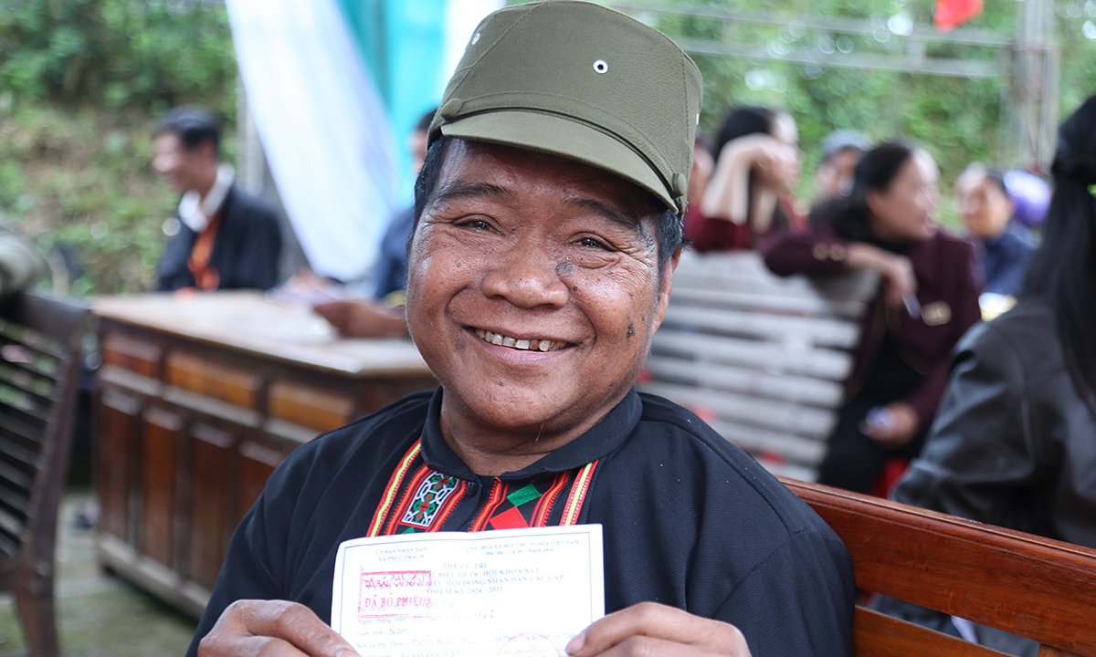 Bố trí xe đưa đón và bữa sáng cho cử tri người Chứt đi bỏ phiếu