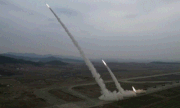 Giây phút Triều Tiên khai hỏa loạt rocket có thể mang đầu đạn hạt nhân