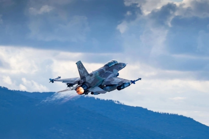 Tiêm kích F-16I Israel cất cánh làm nhiệm vụ tập kích trong hình ảnh được công bố ngày 12/3. Ảnh: IDF