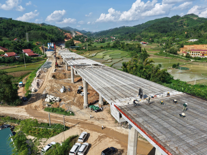 Công trường cao tốc Hữu Nghị - Chi Lăng tại Lạng Sơn tháng 12/2025. Ảnh: Phương Linh