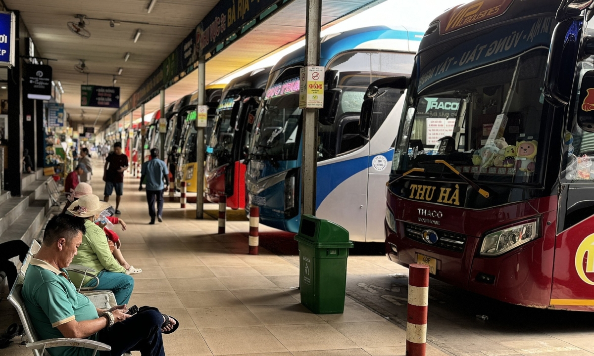 Vận tải đồng loạt tăng cước vì giá xăng dầu 'leo thang'