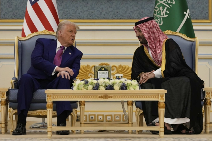 Tổng thống Mỹ Donald Trump và Thái tử Arab Saudi Mohammed bin Salman tại Cung điện Hoàng gia ở Riyadh hồi tháng 5/2025. Ảnh: AP