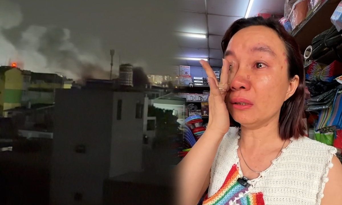 Hàng xóm: 'Biết hai mẹ con kẹt trong quán nhưng lửa quá lớn'