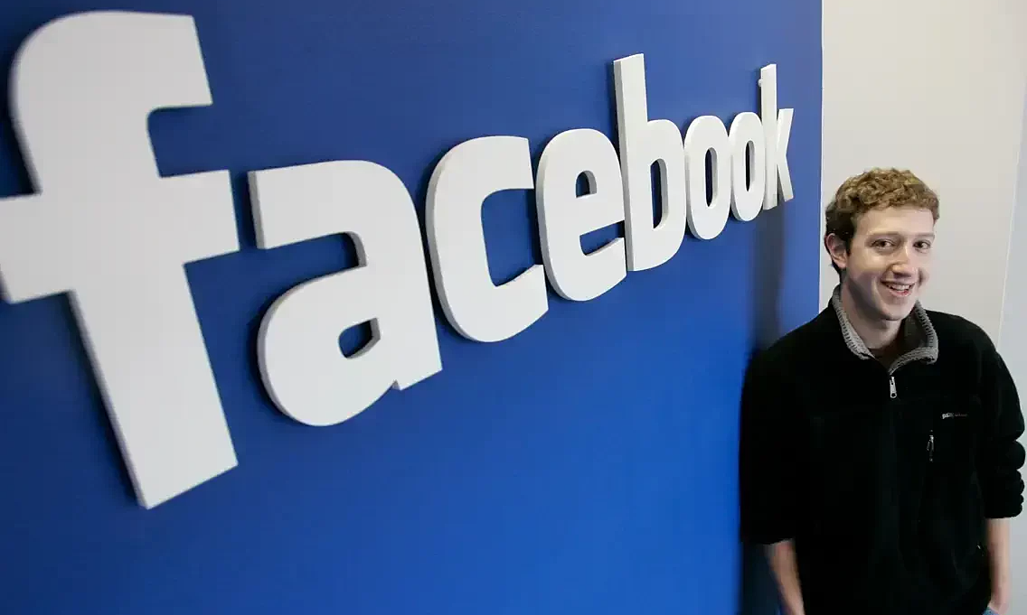 Mark Zuckerberg thừa nhận từng giống robot, vụng giao tiếp