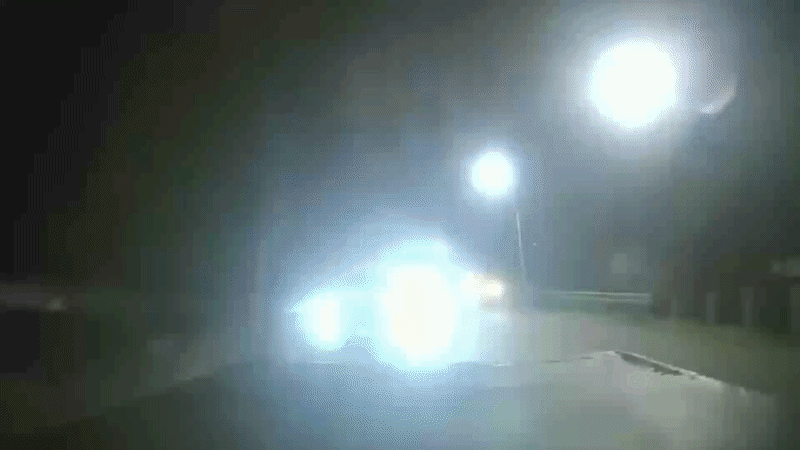 Nhóm người trên ba xe bán tải rượt đuổi ôtô hơn 7 km