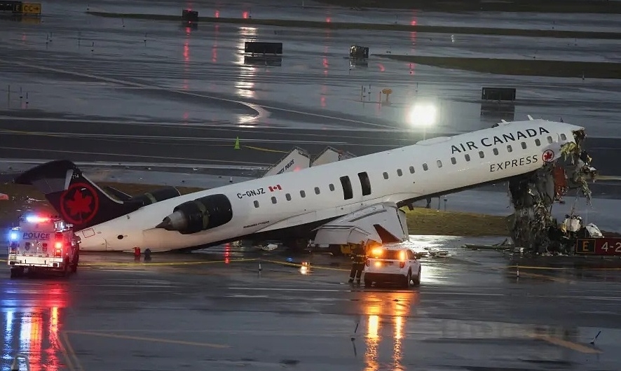 Ba phút dẫn đến vụ máy bay Canada nát mũi ở New York