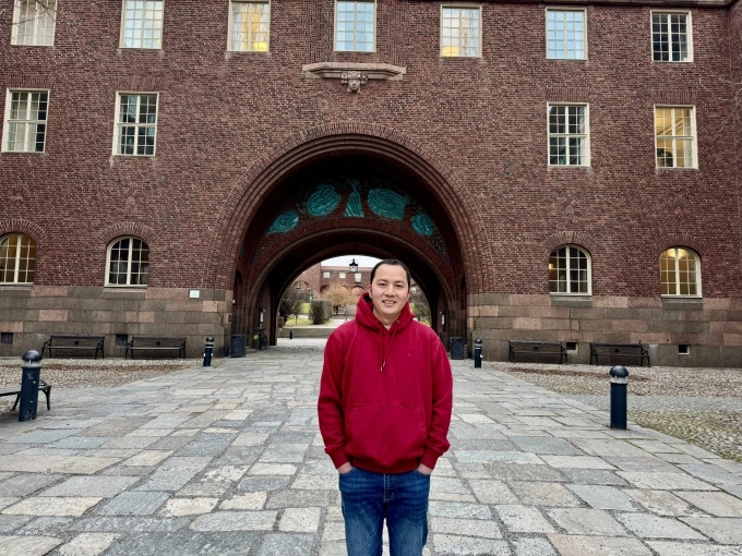 TS Phạm Anh Tuấn trong khuôn viên KTH. Ảnh: Nhân vật cung cấp