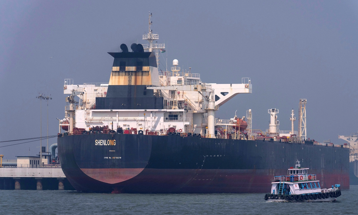 Tàu Ấn Độ 'không cần xin phép' khi di chuyển qua Hormuz