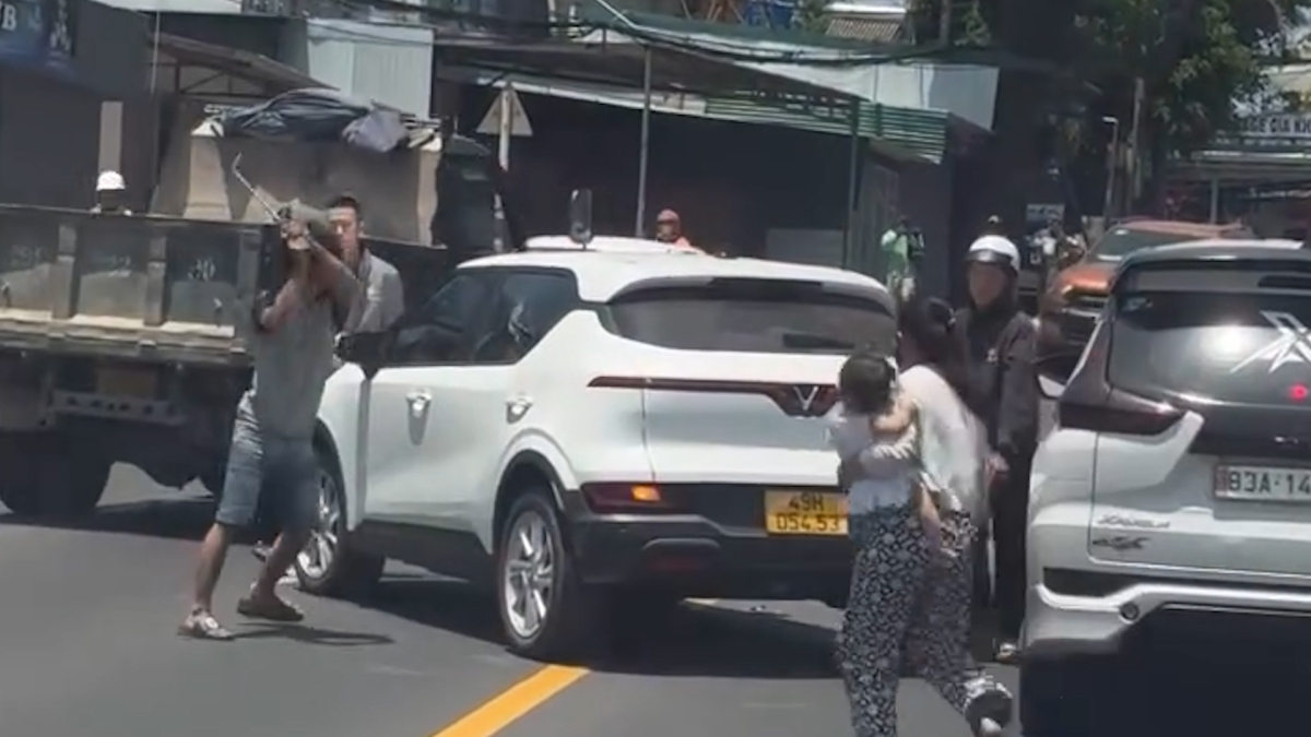 Tài xế taxi ở Lâm Đồng: 'Hoảng loạn khi xe bị đập phá'