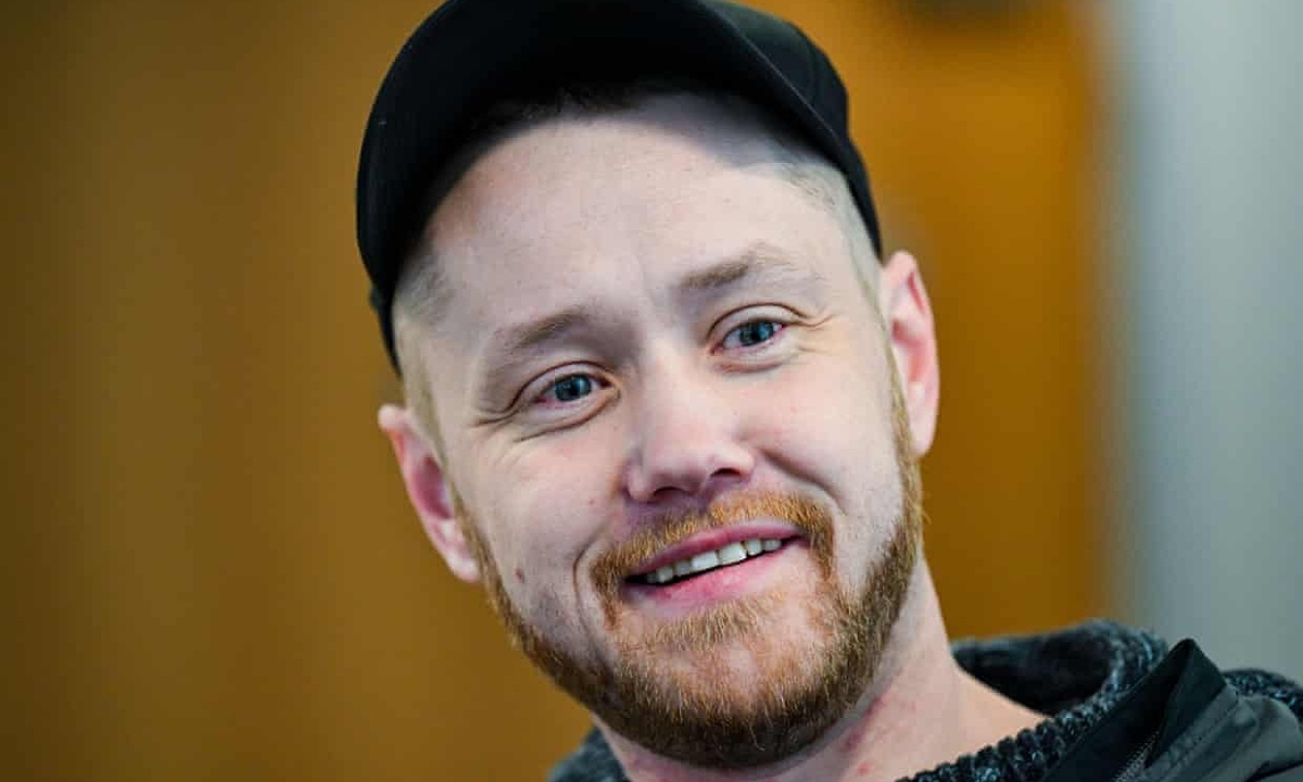 Nhận huân chương vì thuyết phục kẻ tấn công bỏ ý định đánh bom bệnh viện