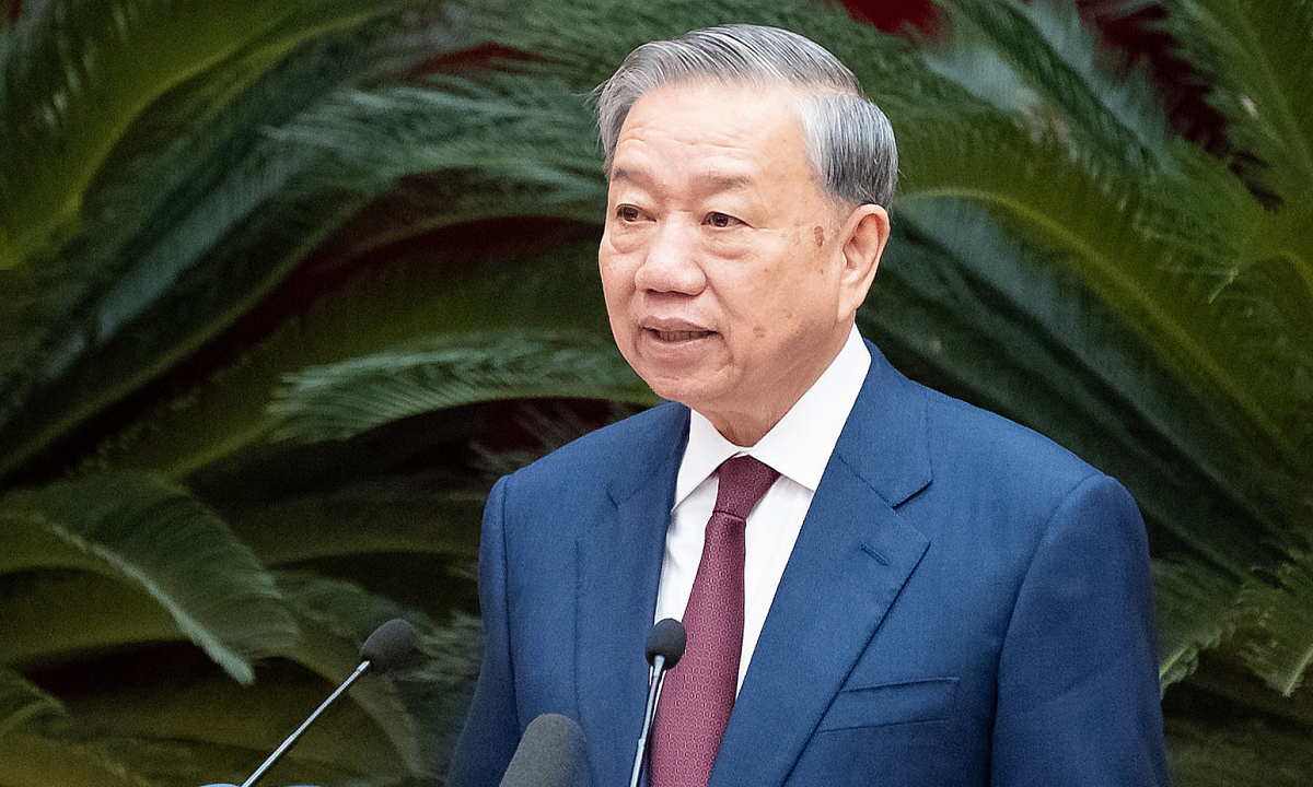 'Giữ vững bốn kiên định, thúc đẩy tăng trưởng hai con số'