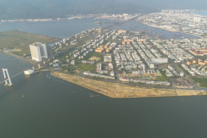 Bờ sông Hàn thuộc TP Đà Nẵng. Ảnh: Nguyễn Đông