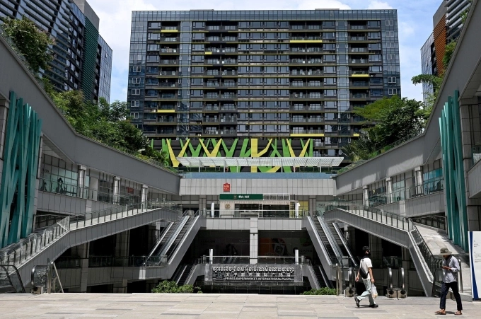 Trung tâm thương mại Prince International Plaza của Prince Group tại thủ đô Phnom Penh, Campuchia hôm 15/10. Ảnh: AFP