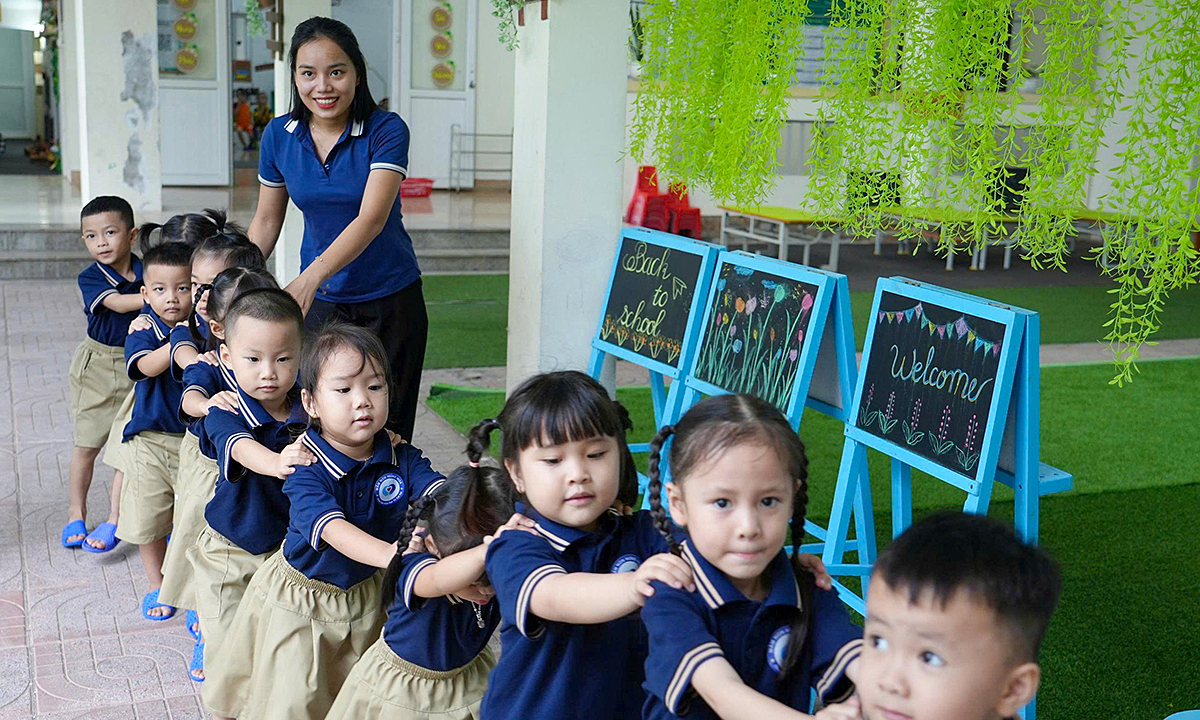 Hàng trăm giáo viên 'mắc kẹt' ở hạng lương thấp nhất dù vượt chuẩn