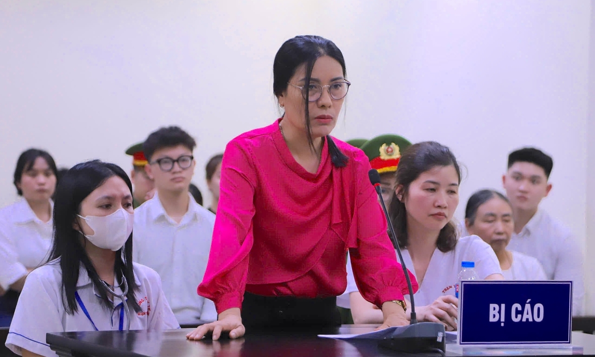 Cựu hiệu trưởng ở Hà Nội bị tuyên 3 năm tù do thu sai một tỷ đồng dạy thêm