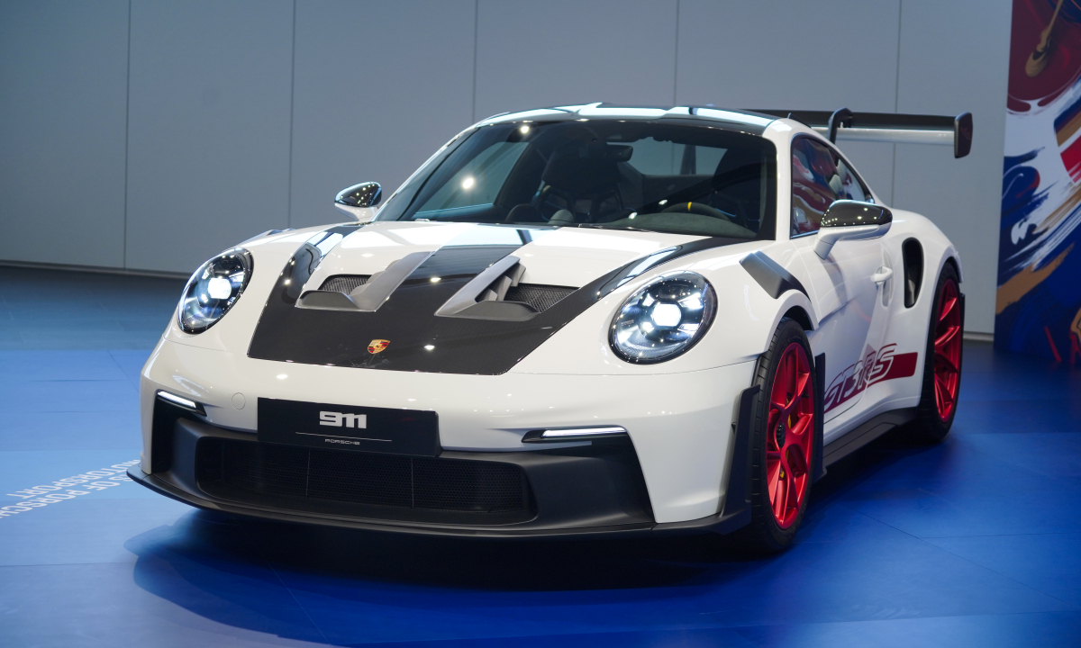 Porsche 911 GT3 RS Weissach - xe đua đường phố giá hơn 21 tỷ đồng
