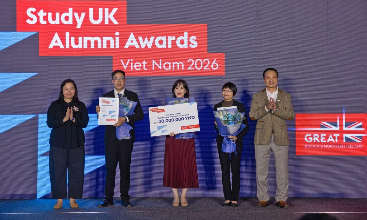 Quán quân Study UK Alumni Awards 'gieo hạt' thay đổi xã hội bằng giáo dục