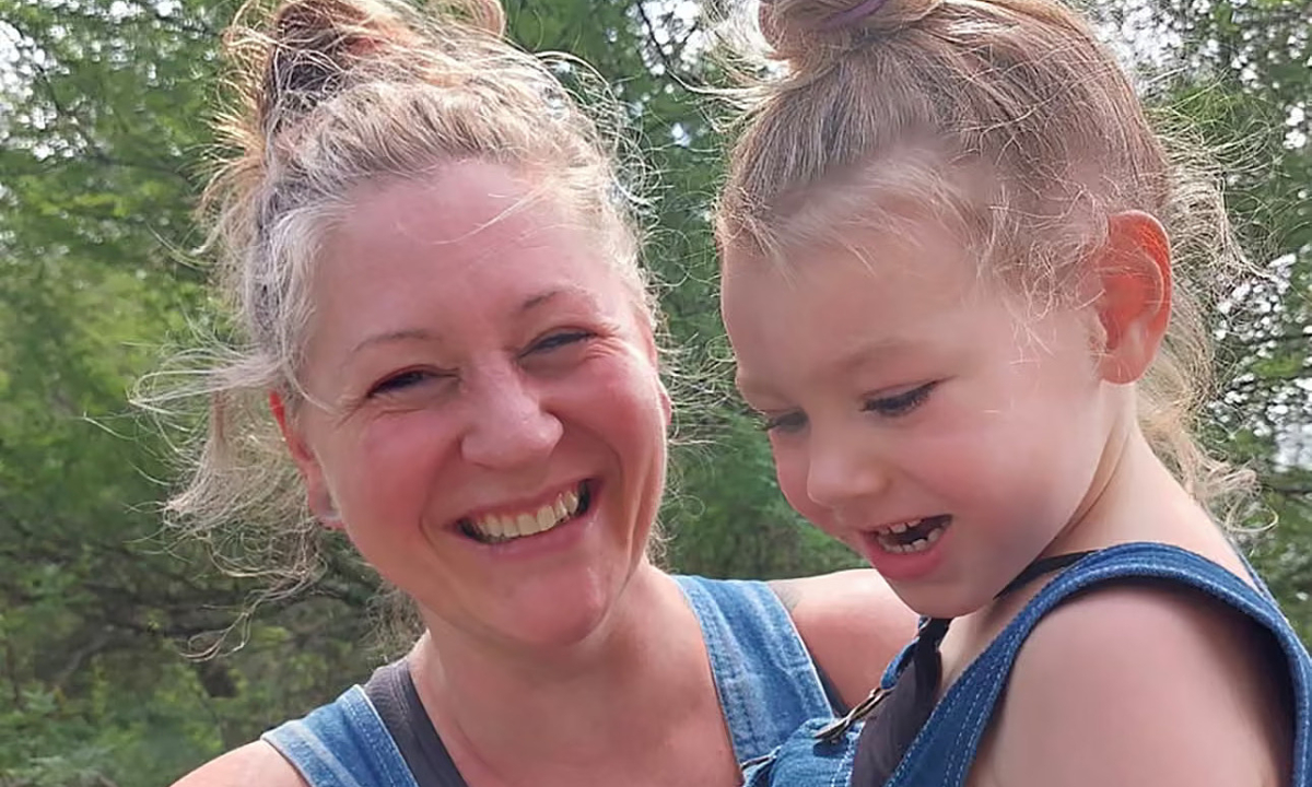 Bé gái 7 tuổi người Canada bị ICE bắt giam cùng mẹ