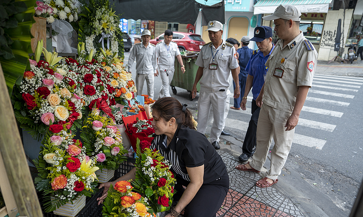 Người dân Đà Nẵng xoay sở với lệnh cấm kinh doanh trên vỉa hè
