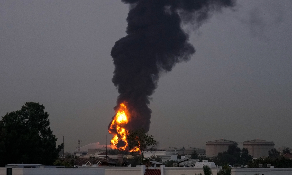 Vùng Vịnh chia rẽ trước bài toán Iran