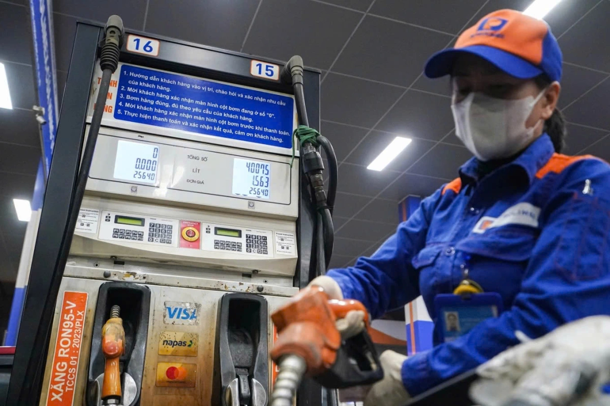 Điểm tin 17h: Mỹ có thể sắp điều tàu sân bay thứ ba đến gần Iran | Bộ Tài chính đề xuất giảm thuế xăng, dầu về 0 đến hết tháng 6