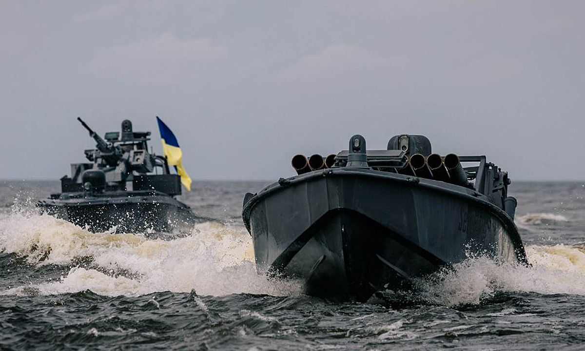 Ukraine nêu ý tưởng dùng xuồng tự sát để mở cửa eo biển Hormuz