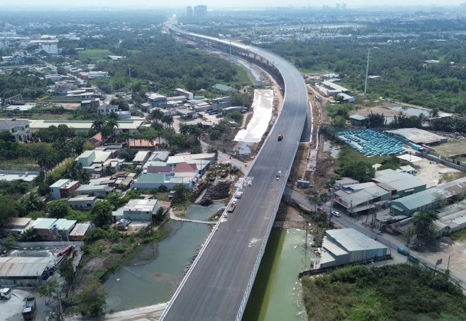 Đoạn cầu cạn Vành đai 3 qua khu đông TP HCM đã trải nhựa, tháng 2/2026. Ảnh:Hạ Giang