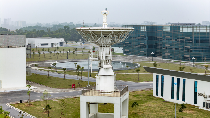 Ăng ten chính của Trung tâm Vũ trụ Việt Nam tại Khu Công nghệ cao Hòa Lạc - Hà Nội. Ảnh: Giang Huy