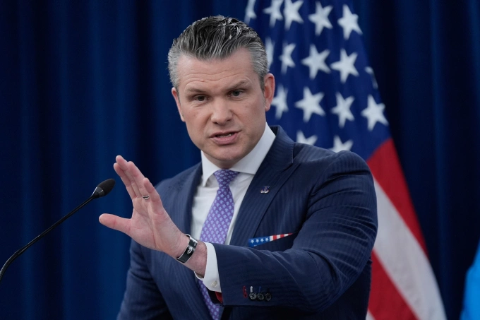 Bộ trưởng Quốc phòng Mỹ Pete Hegseth trả lời họp báo tại Lầu Năm Góc ngày 31/3. Ảnh: AP
