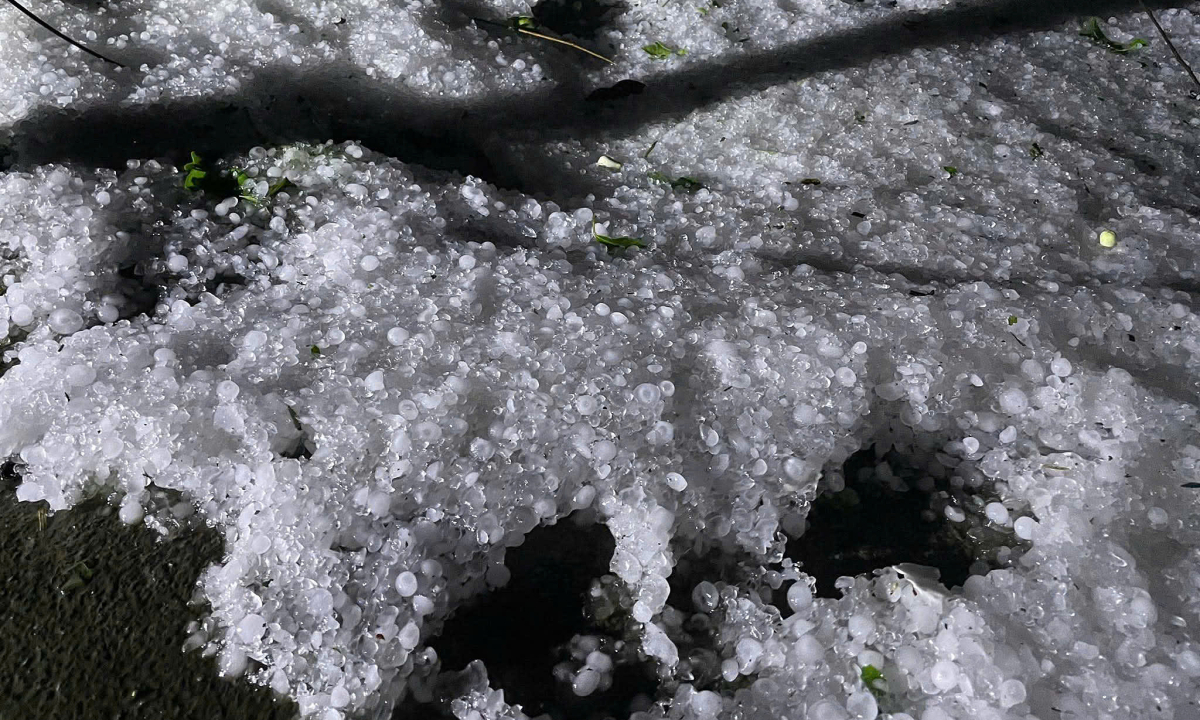 Đêm nay miền Bắc có thể xảy ra giông lốc, mưa đá