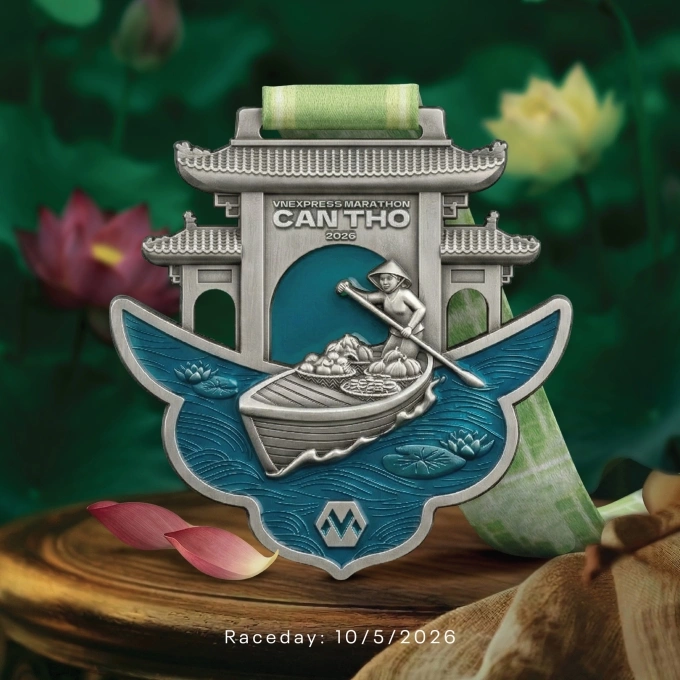A woman from Western Vietnam featured on the VnExpress Marathon Can Tho 2026 medal. Photo courtesy of VnExpress Marathon