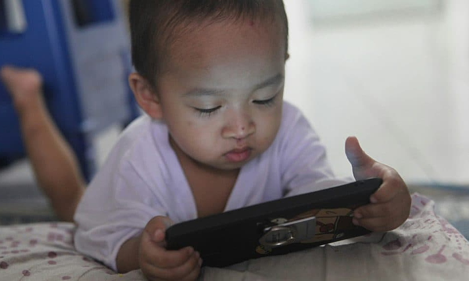 Hàng loạt tổ chức kêu gọi chặn 'rác AI' trên YouTube Kids