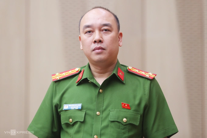 Đại tá Nguyễn Đức Long tại họp báo, chiều 3/4. Ảnh: Phạm Dự