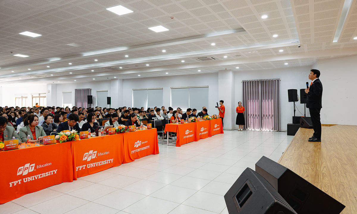 FPTU tổ chức hội thảo 'Đối thoại với tương lai trước ngưỡng cửa đại học'