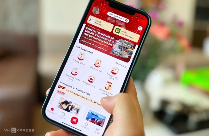 Người dân có thể phản ánh các vi phạm nhiều lĩnh vực qua VNeID. Ảnh: Phạm Dự