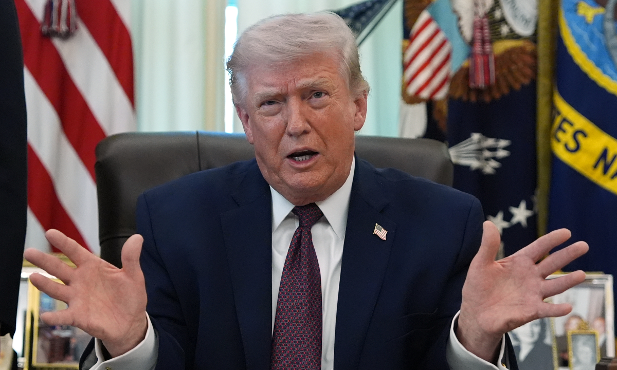 Ông Trump: Iran còn 48 giờ để mở cửa eo biển Hormuz