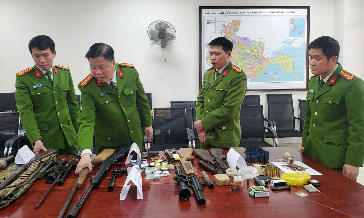 Cựu vận động viên bắn súng điều hành 'công xưởng' chế tạo súng đạn