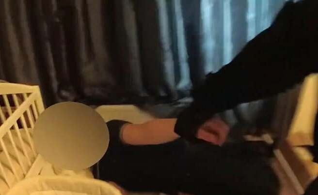 Tên trộm ngủ quên ở nhà gia chủ