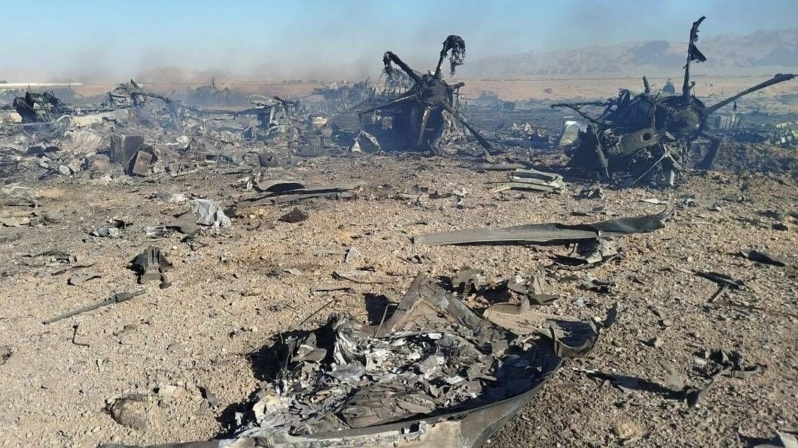 Hiện trường ba máy bay Mỹ bốc cháy tại Iran